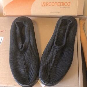 Arcopedico Black Knit with Sherpa inside  Slip-On Shoes